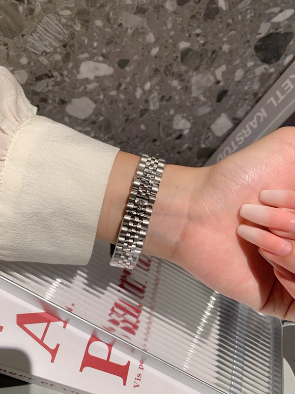 ブランド時計背面デザイン